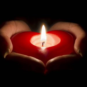 heart-in-hand-candle